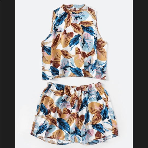 Adorable top and bottom set for women - Picture 3 of 5